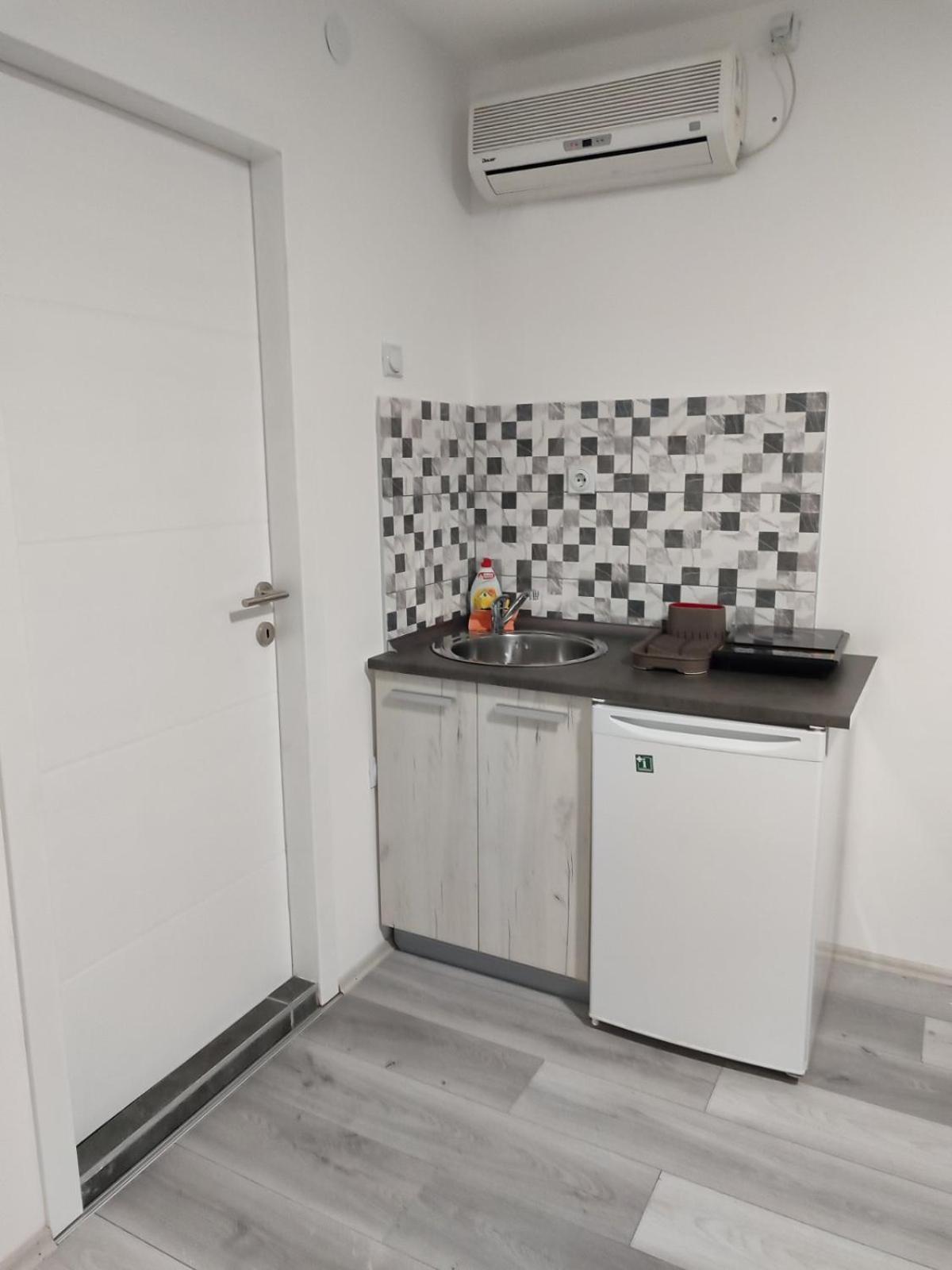 Apartmani Hub Ni Esterno foto